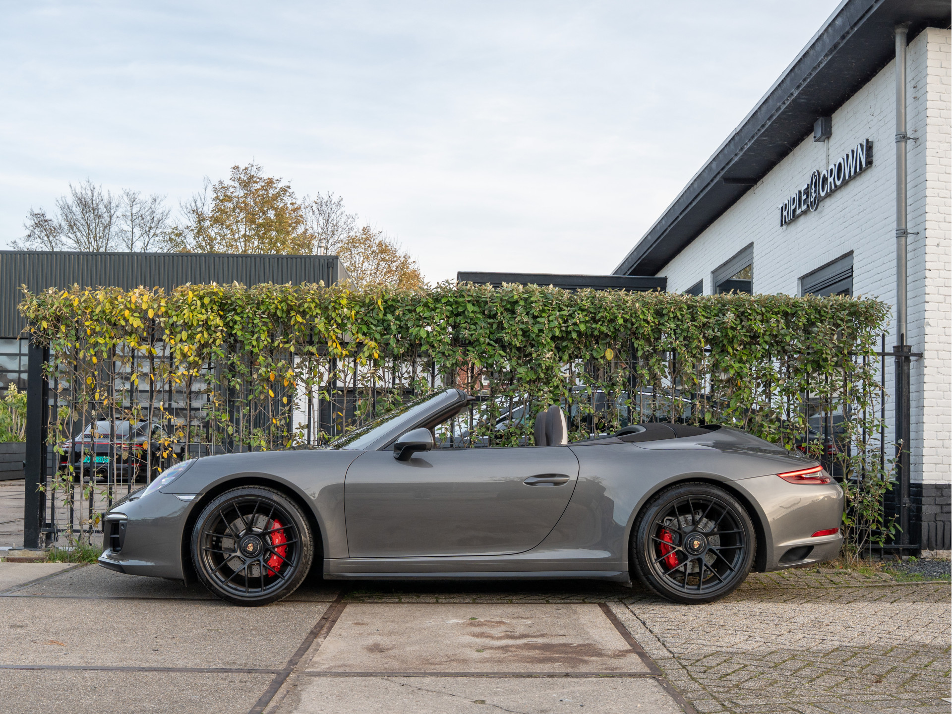 Porsche 911 Cabrio 3.0 Carrera 4 GTS | Agaatgrijs | Bose | Adaptieve Sport-Stoelen