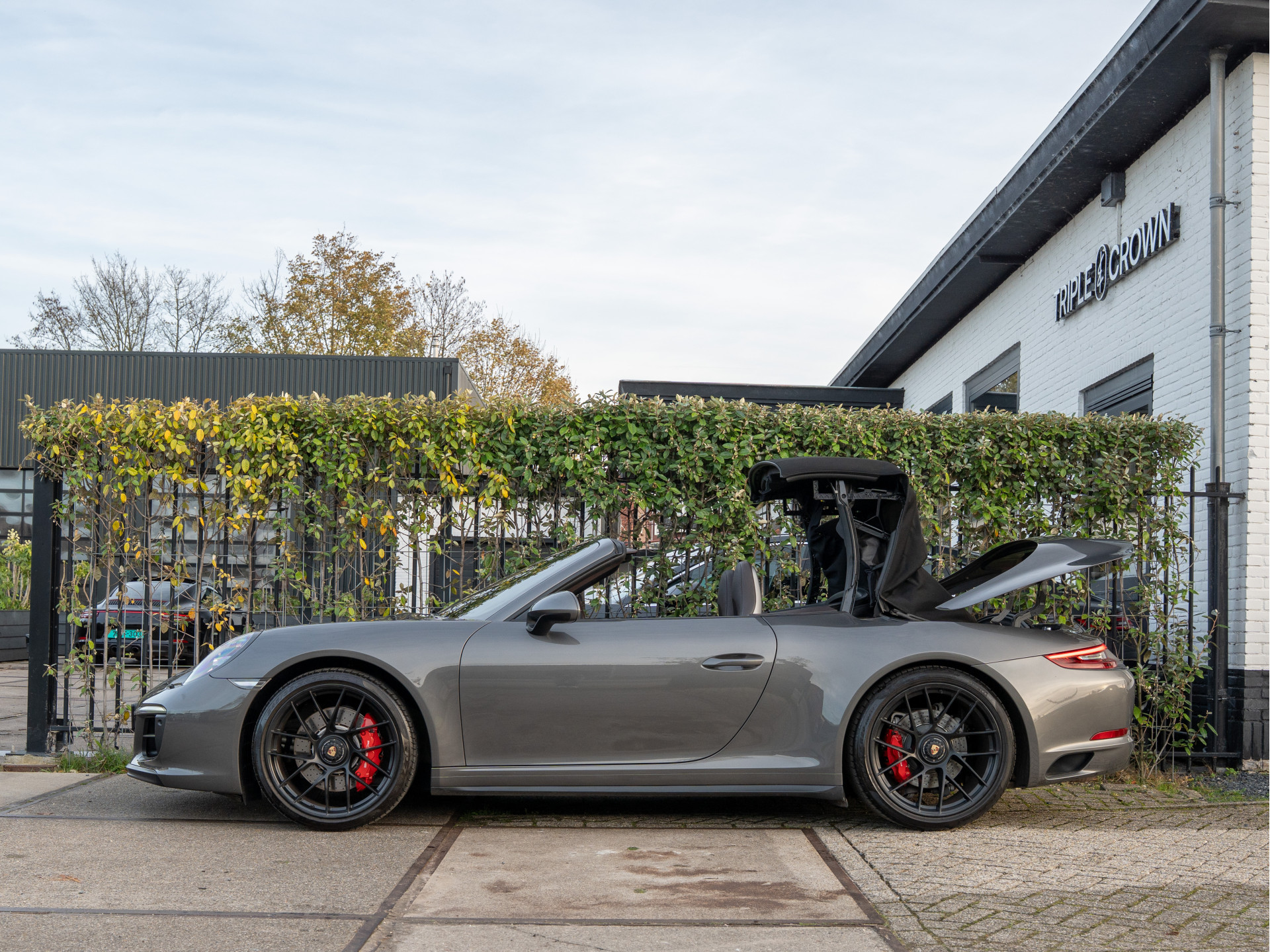 Porsche 911 Cabrio 3.0 Carrera 4 GTS | Agaatgrijs | Bose | Adaptieve Sport-Stoelen