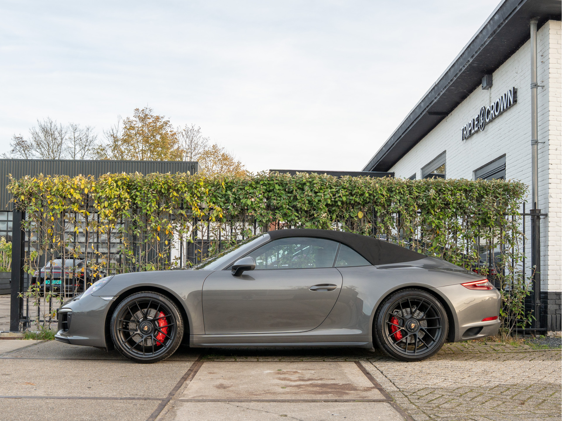 Porsche 911 Cabrio 3.0 Carrera 4 GTS | Agaatgrijs | Bose | Adaptieve Sport-Stoelen