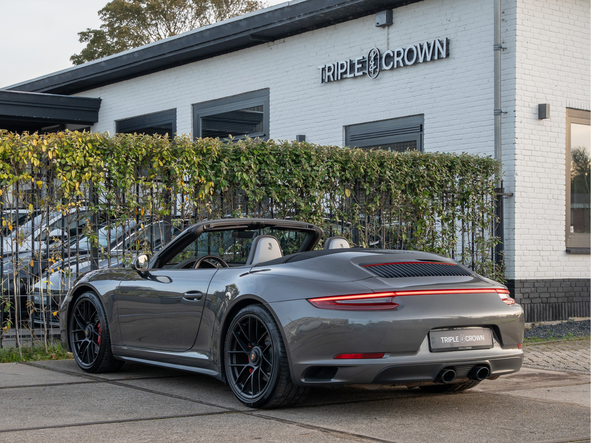 Porsche 911 Cabrio 3.0 Carrera 4 GTS | Agaatgrijs | Bose | Adaptieve Sport-Stoelen