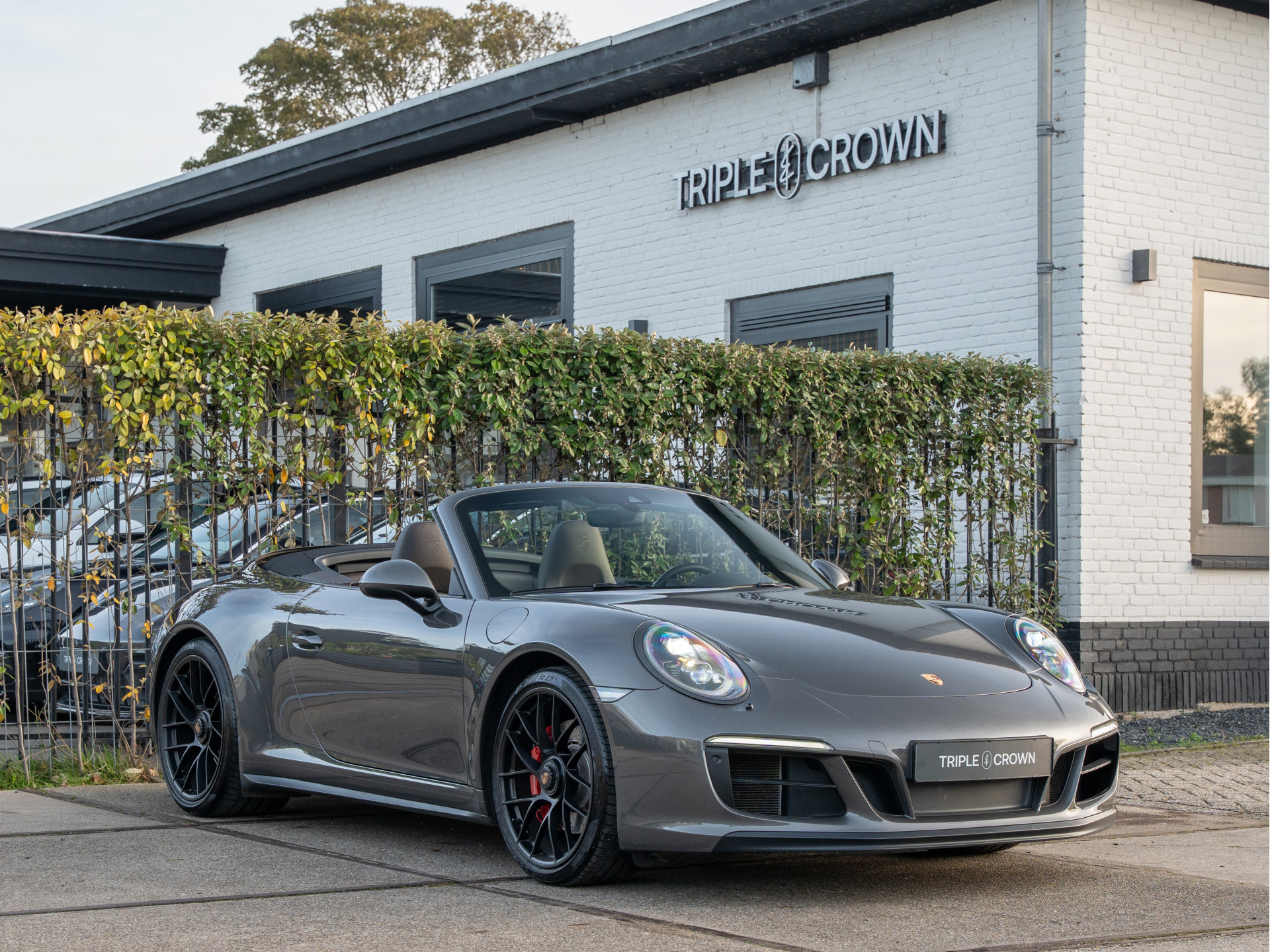 Porsche 911 Cabrio 3.0 Carrera 4 GTS | Agaatgrijs | Bose | Adaptieve Sport-Stoelen