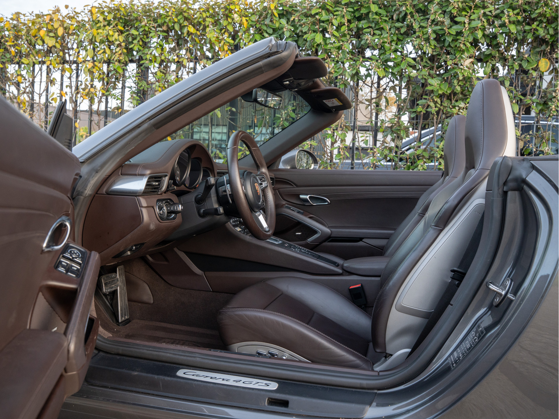 Porsche 911 Cabrio 3.0 Carrera 4 GTS | Agaatgrijs | Bose | Adaptieve Sport-Stoelen