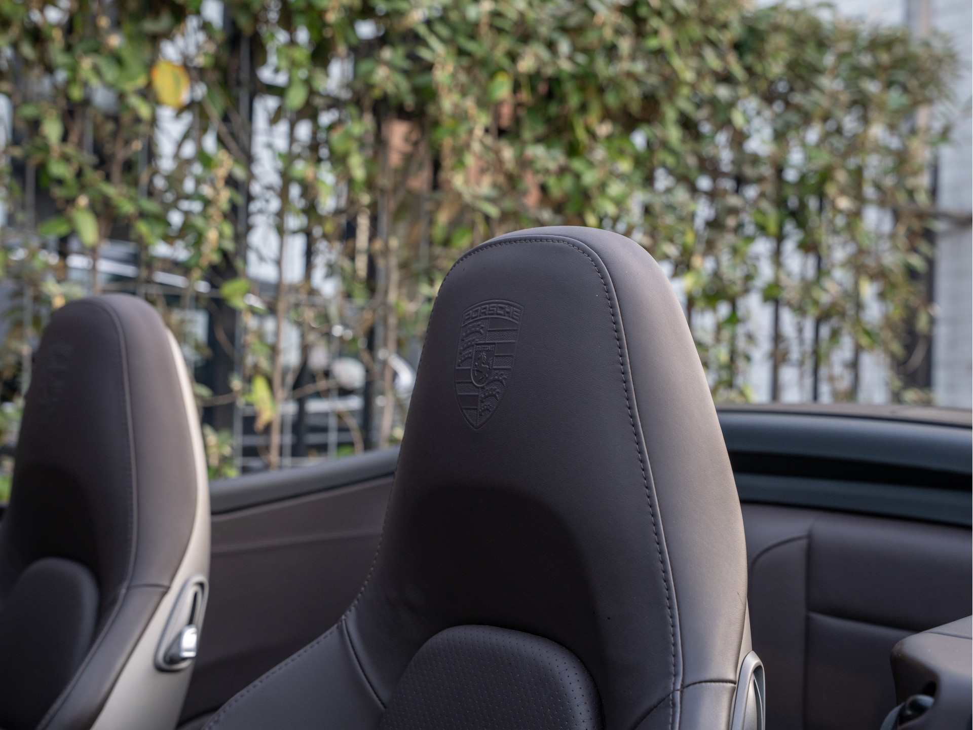 Porsche 911 Cabrio 3.0 Carrera 4 GTS | Agaatgrijs | Bose | Adaptieve Sport-Stoelen