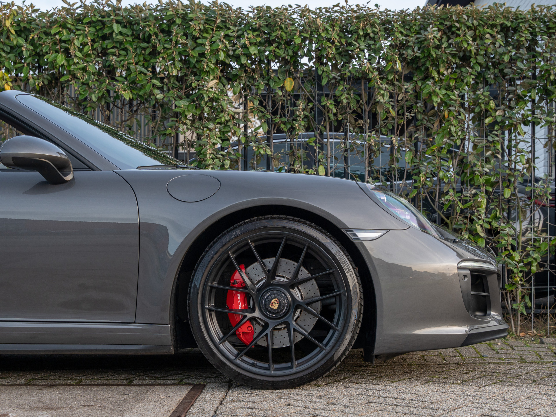 Porsche 911 Cabrio 3.0 Carrera 4 GTS | Agaatgrijs | Bose | Adaptieve Sport-Stoelen