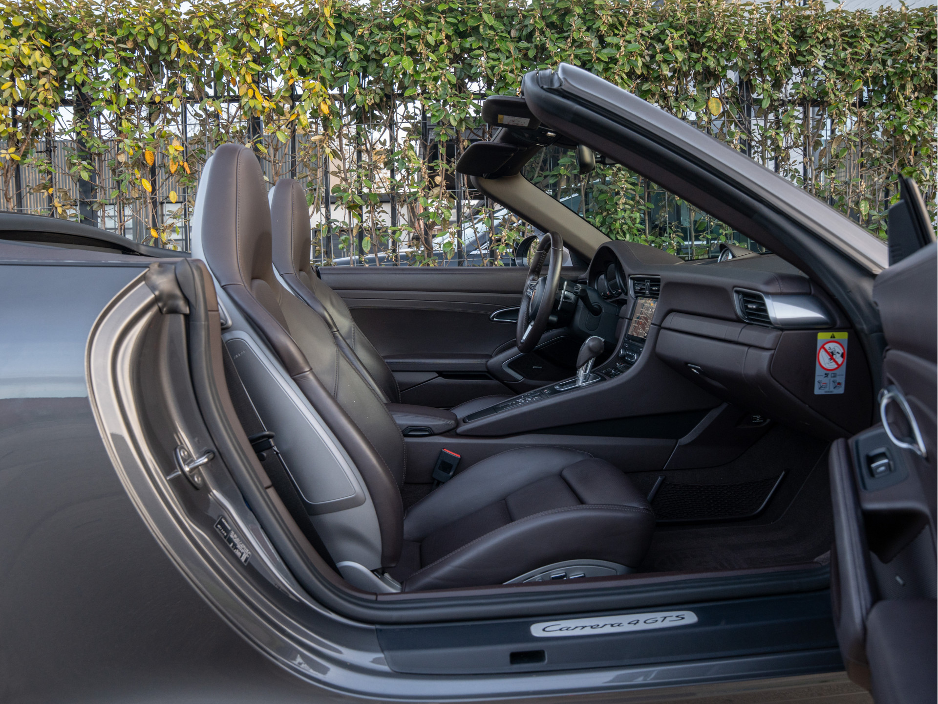 Porsche 911 Cabrio 3.0 Carrera 4 GTS | Agaatgrijs | Bose | Adaptieve Sport-Stoelen