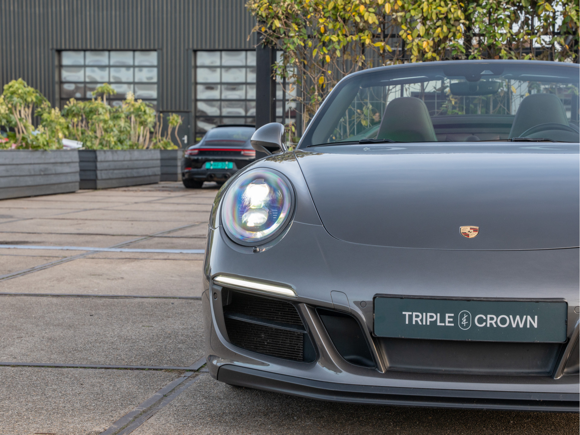 Porsche 911 Cabrio 3.0 Carrera 4 GTS | Agaatgrijs | Bose | Adaptieve Sport-Stoelen