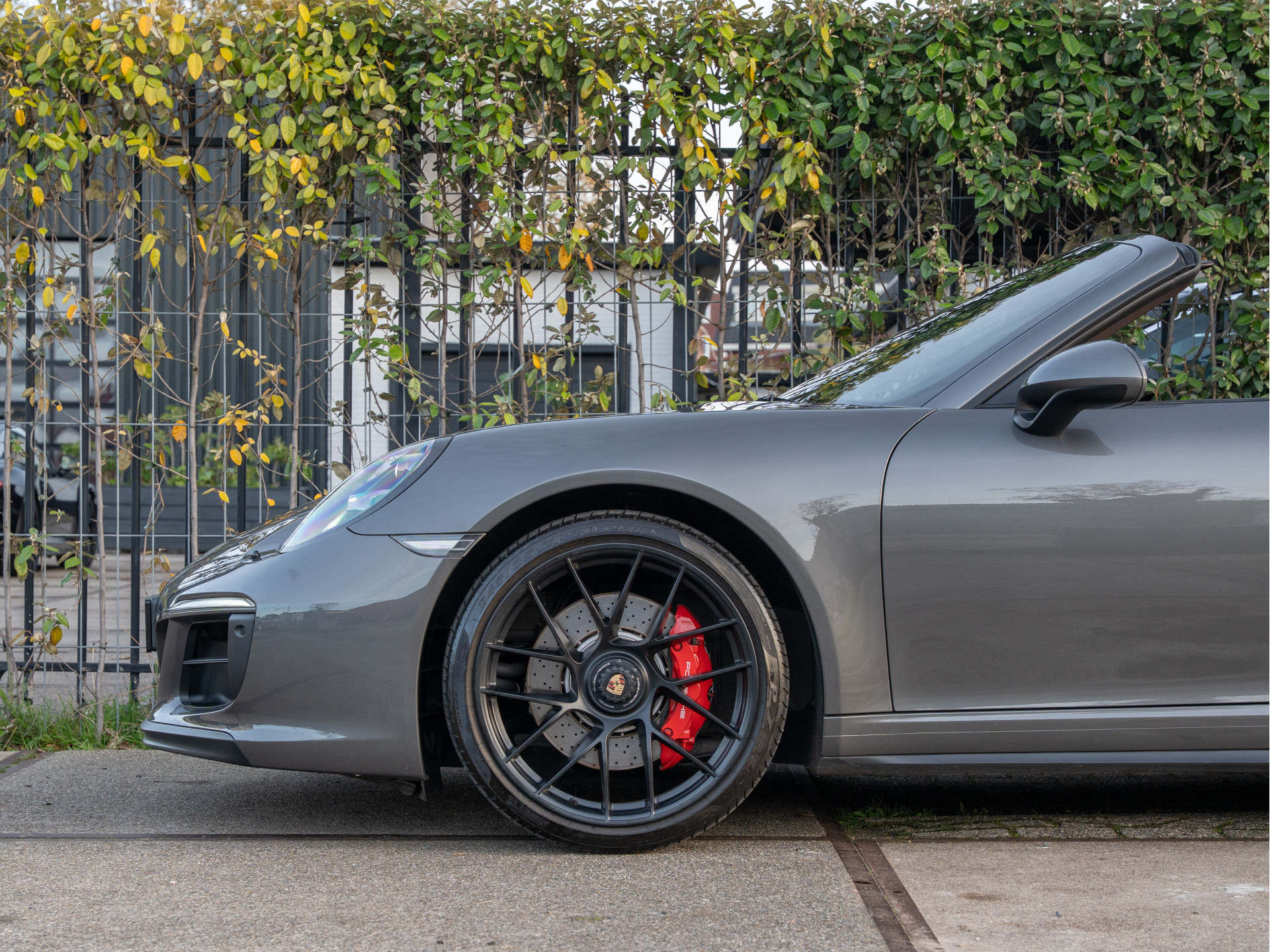 Porsche 911 Cabrio 3.0 Carrera 4 GTS | Agaatgrijs | Bose | Adaptieve Sport-Stoelen