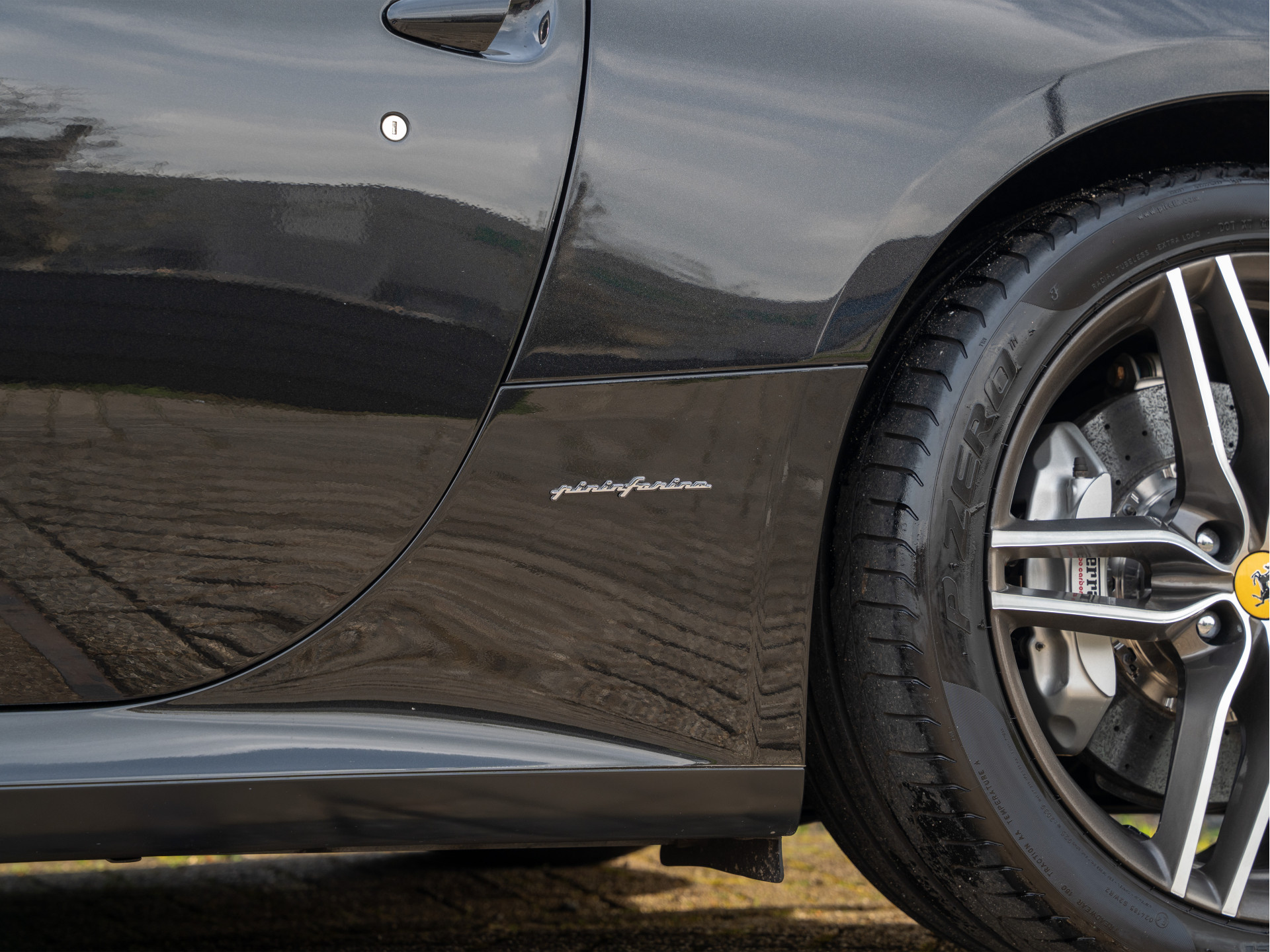 Ferrari FF 6.3 V12 HELE