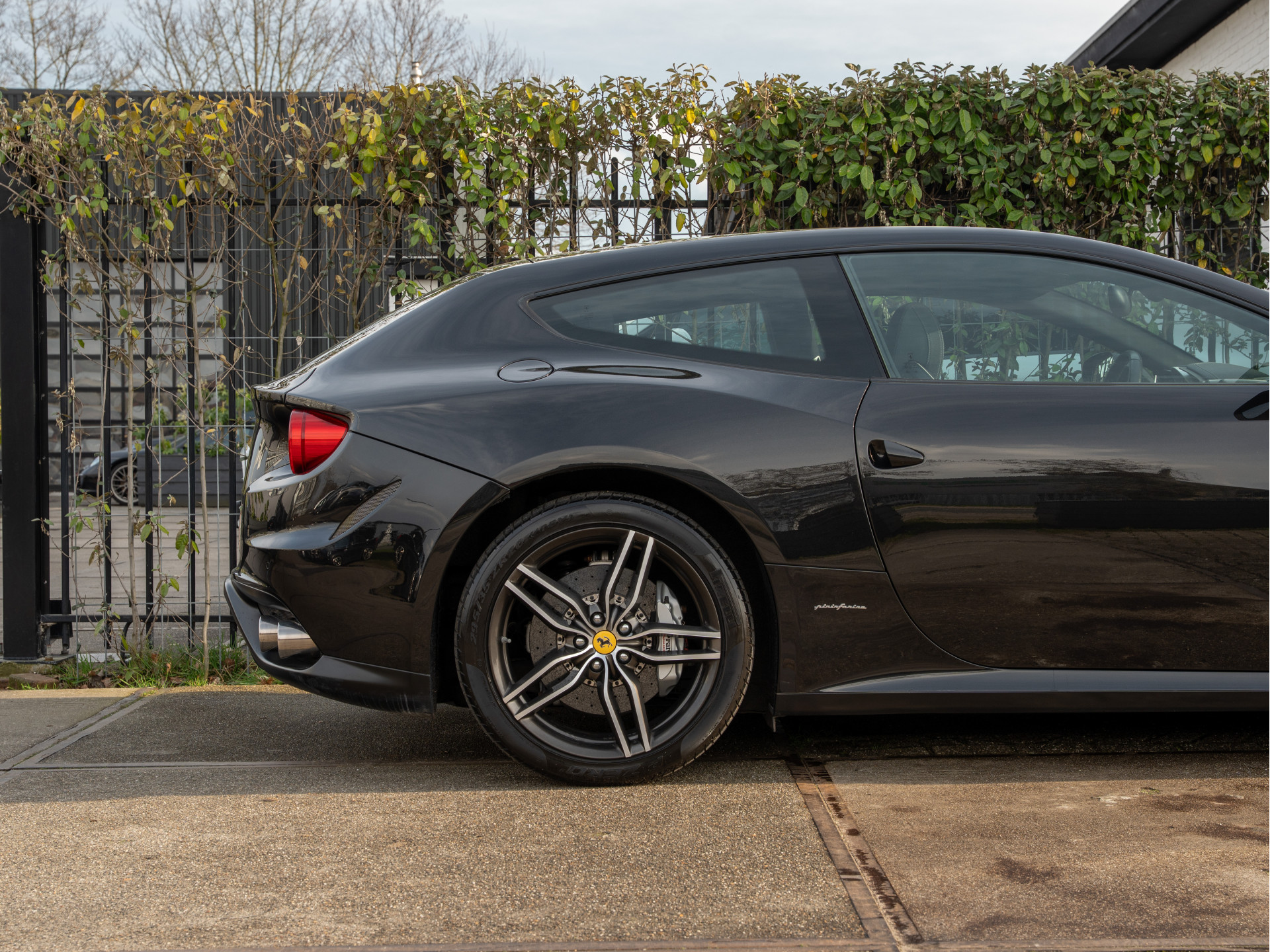 Ferrari FF 6.3 V12 HELE