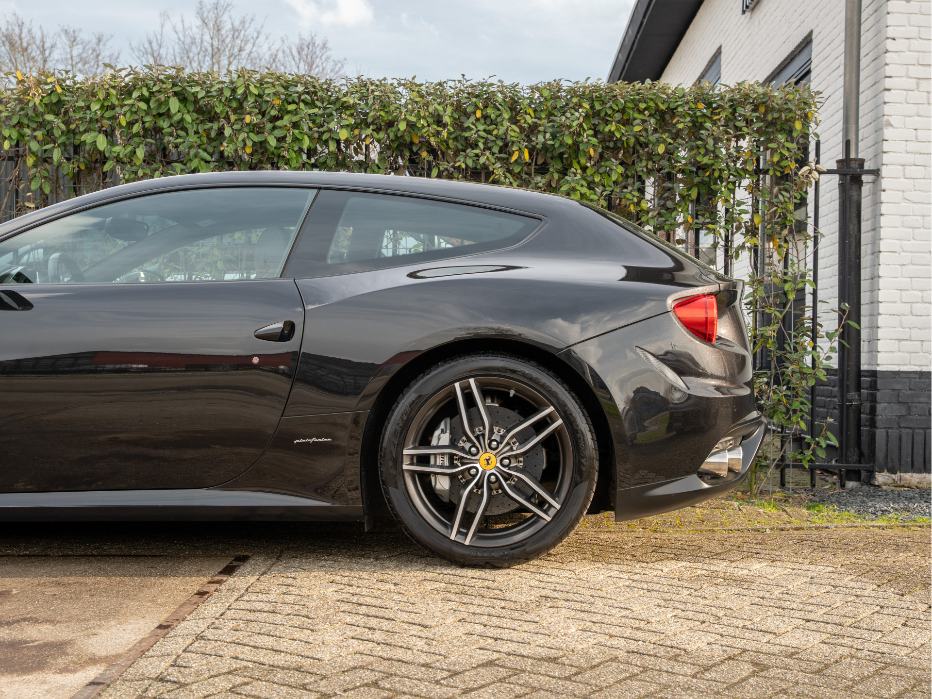 Ferrari FF 6.3 V12 HELE