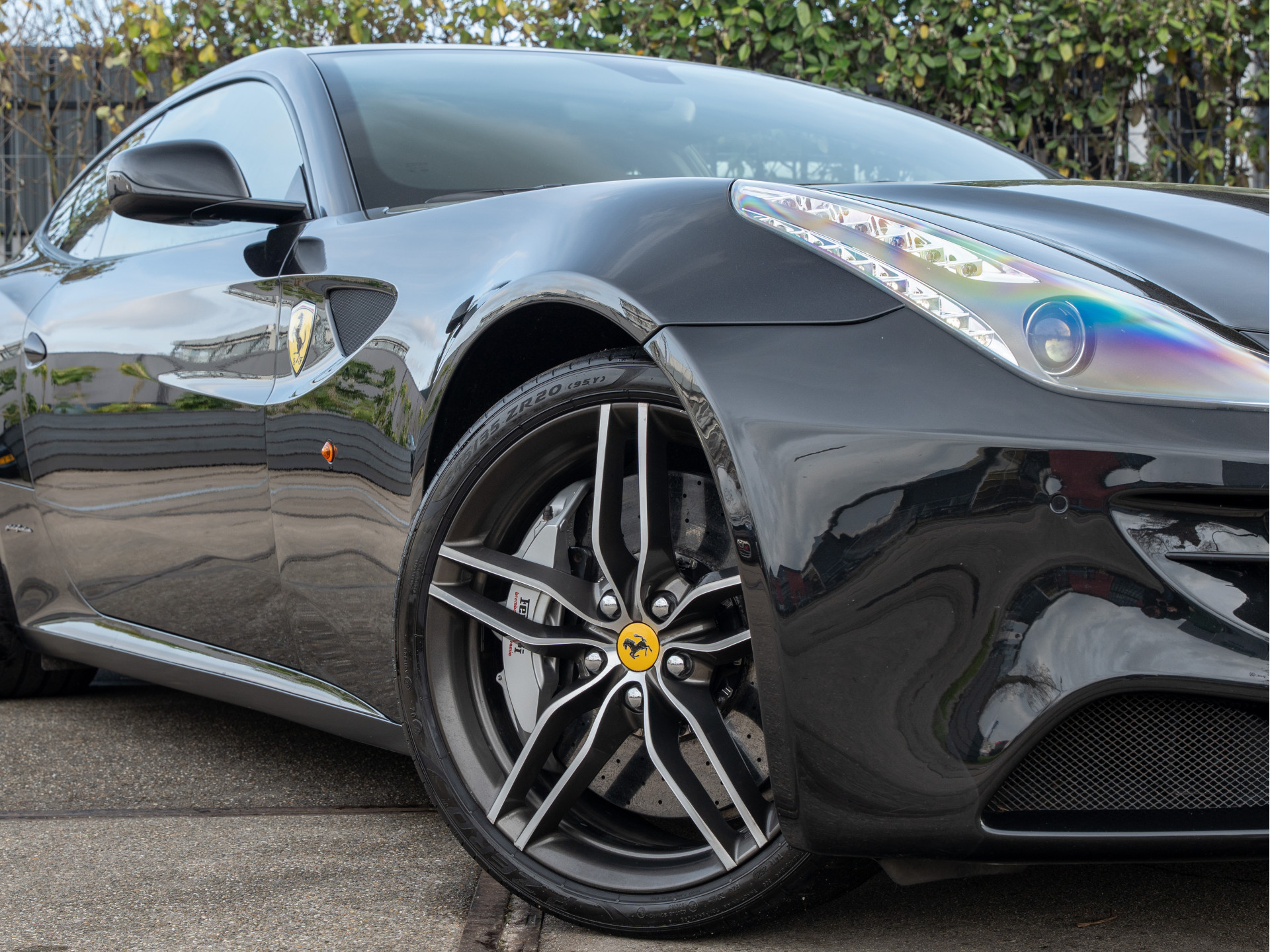 Ferrari FF 6.3 V12 HELE