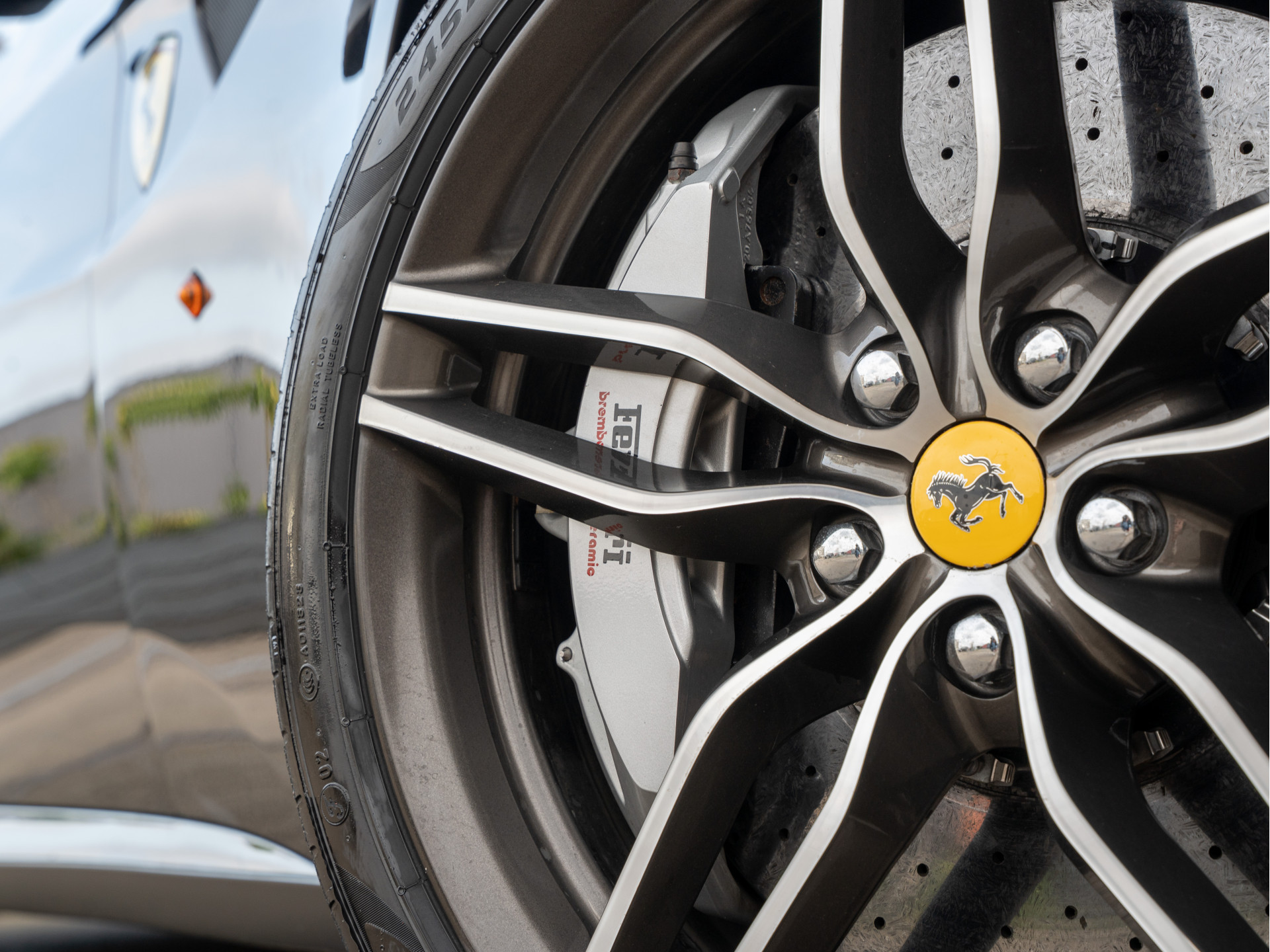 Ferrari FF 6.3 V12 HELE